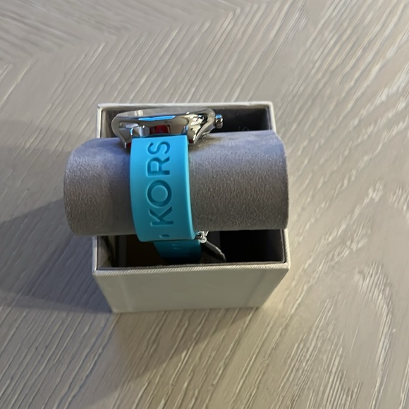 SOLD!!!! NOT FOR SALE!! NWT POWDER BLUE MICHAEL KORS SILICONE BAND WATCH 42mm - Picture 2 of 6